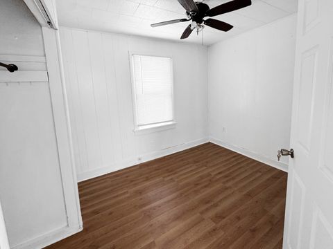 Tiny photo for 812 E Benton Street, Morris, IL 60450 (MLS # 12555995)