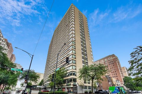 Photo of 2930 N Sheridan Road #702, Chicago, IL 60657 (MLS # 12657456)