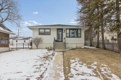 Photo of 1617 N Hickory Street, Crest Hill, IL 60403 (MLS # 12565193)