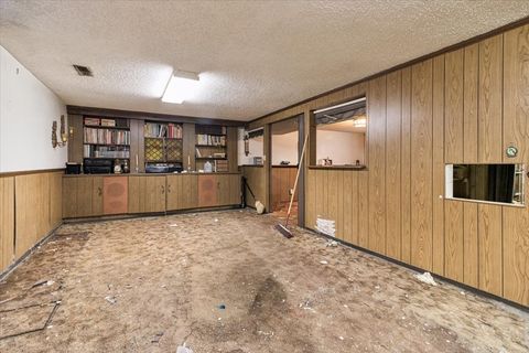 Tiny photo for 1617 N Hickory Street, Crest Hill, IL 60403 (MLS # 12565193)