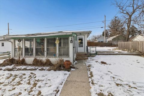 Tiny photo for 1617 N Hickory Street, Crest Hill, IL 60403 (MLS # 12565193)