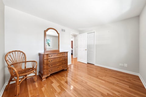 Tiny photo for 326 Greentree Parkway, Libertyville, IL 60048 (MLS # 12779913)
