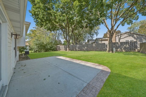 Tiny photo for 326 Greentree Parkway, Libertyville, IL 60048 (MLS # 12779913)