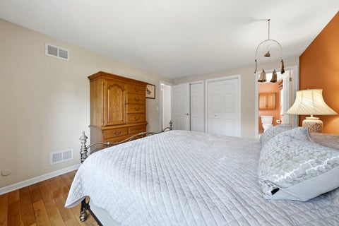 Tiny photo for 326 Greentree Parkway, Libertyville, IL 60048 (MLS # 12779913)