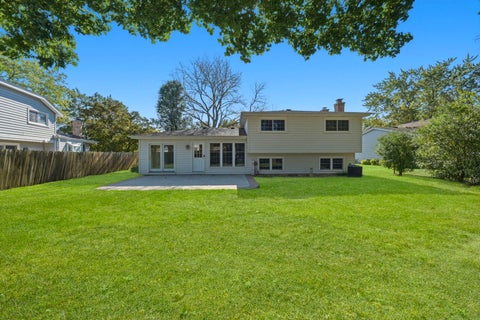 Tiny photo for 326 Greentree Parkway, Libertyville, IL 60048 (MLS # 12779913)