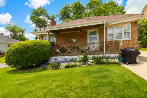 Tiny photo for 10616 Essex Street, Westchester, IL 60154 (MLS # 12686236)