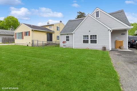 1324 Cherokee Drive Round Lake Beach IL 60073