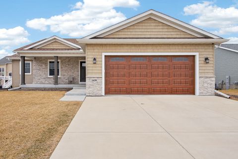 Photo of 1439 Rhinelander Drive, Davenport, IA 52804 (MLS # 12569391)