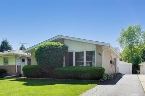 Tiny photo for 1326 S Dunton Avenue, Arlington Heights, IL 60005 (MLS # 12667479)