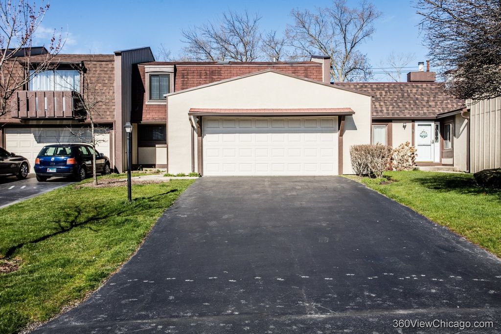 Photo for 14 Westwood Drive, Indian Head Park, IL 60525 (MLS # 12469024)