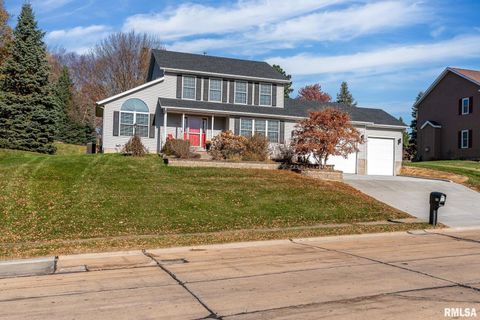 Photo of 76 PARK VIEW Drive, Eldridge, IA 52748 (MLS # QC4269410)