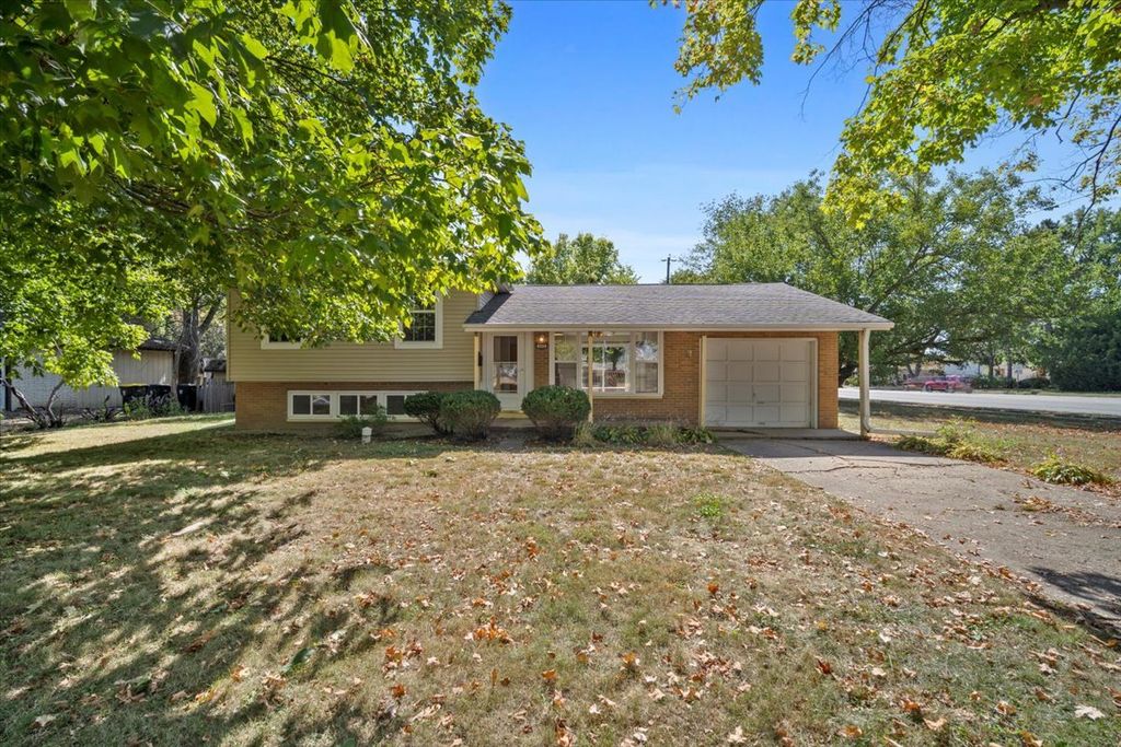 Photo for 505 Warren Avenue, Normal, IL 61761 (MLS # 12470029)