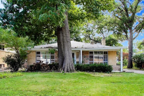 Photo of 3905 Sugar Loaf Lane, Skokie, IL 60076 (MLS # 12743073)