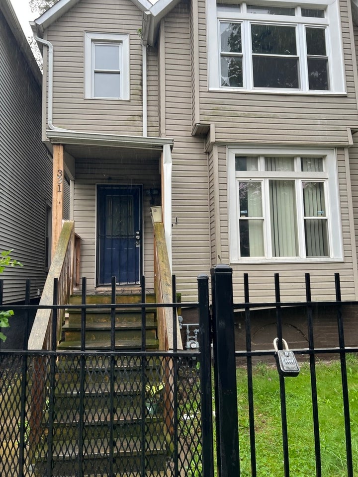 Photo 1 of 7 — 331 W 61st Street 2, Chicago, IL 60621