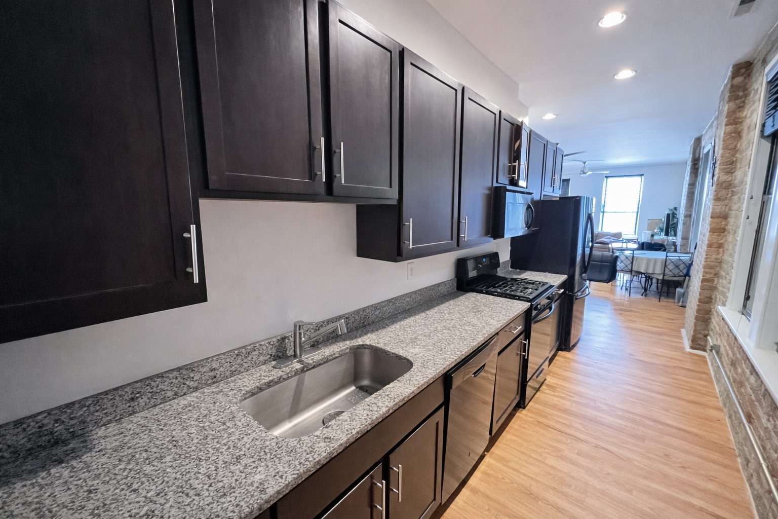 2129 N Southport Avenue 2C