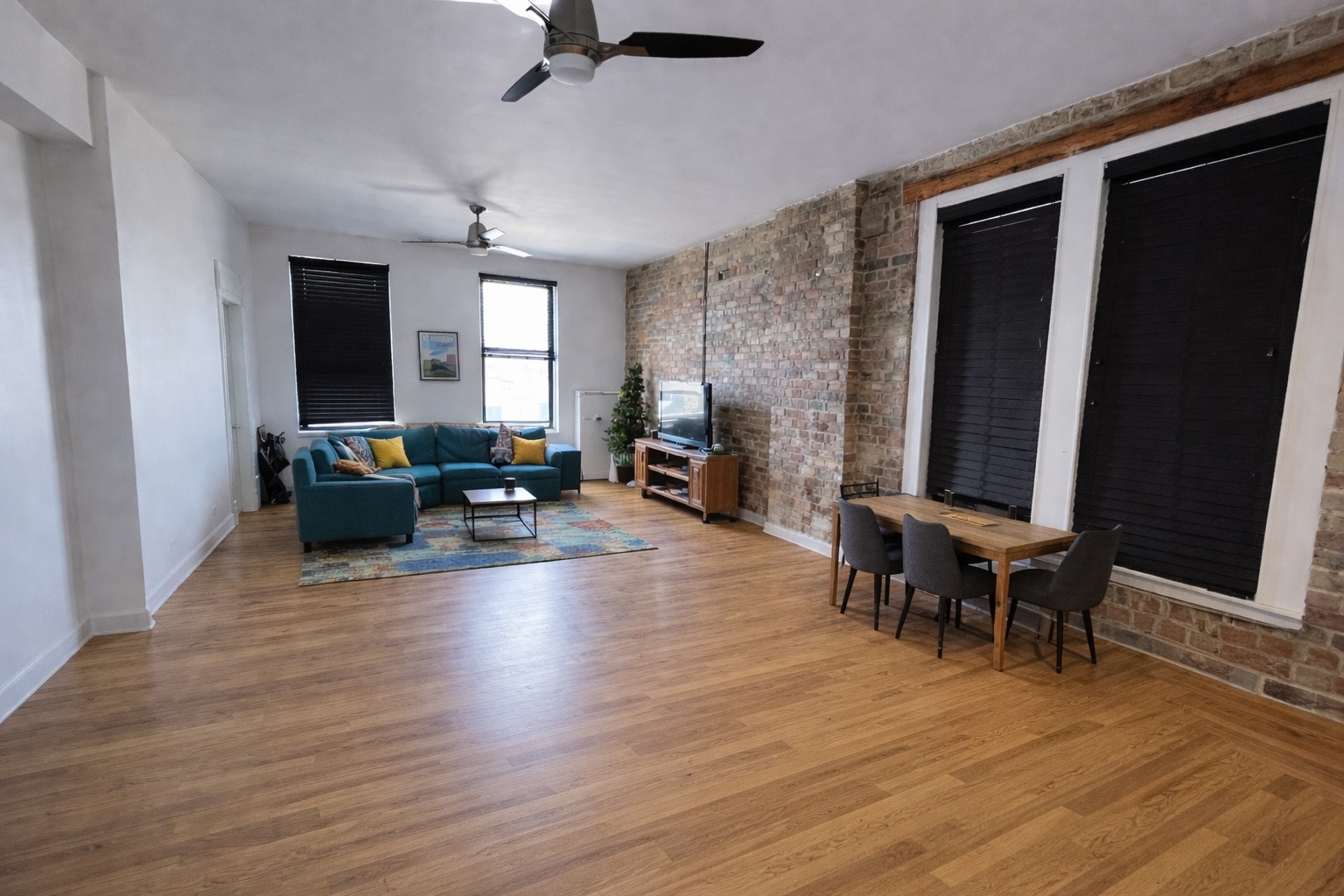 2129 N Southport Avenue 2C