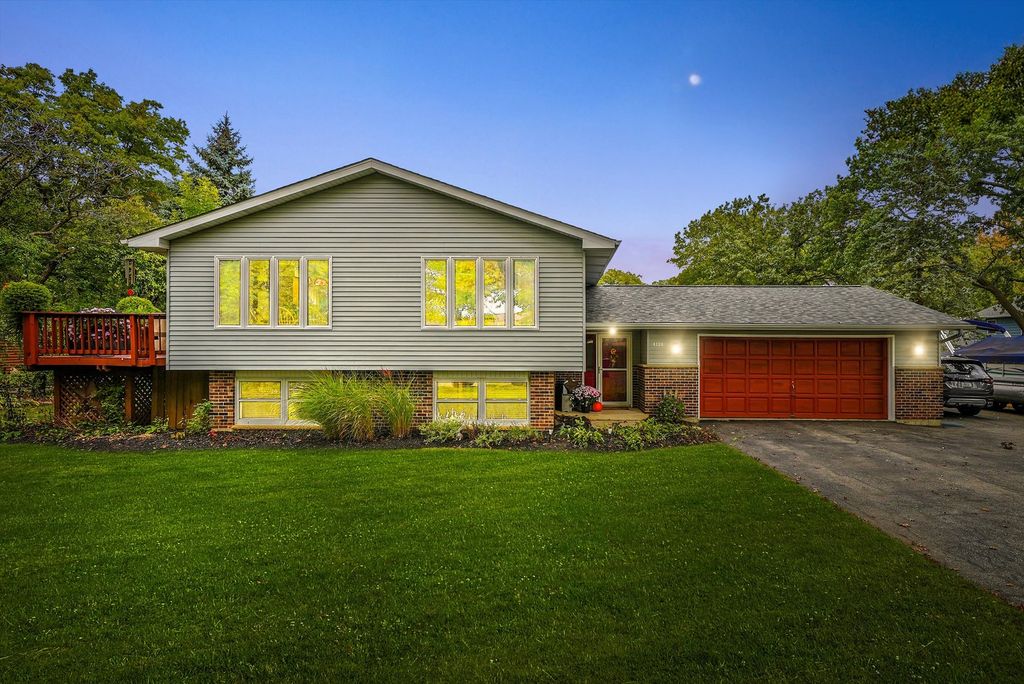 Photo for 4124 Russell Avenue, Gurnee, IL 60031 (MLS # 12496123)