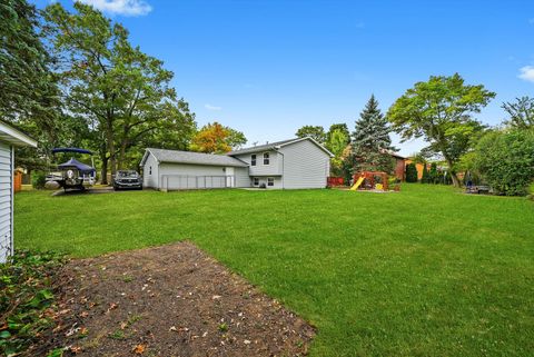 Tiny photo for 4124 Russell Avenue, Gurnee, IL 60031 (MLS # 12496123)