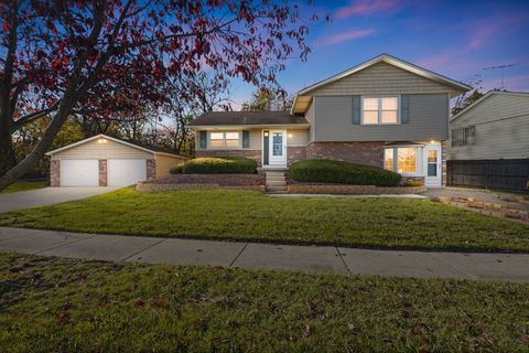 Photo of 18208 Fountainbleau Drive, Hazel Crest, IL 60429 (MLS # 12511581)