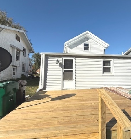 406 S Division Avenue