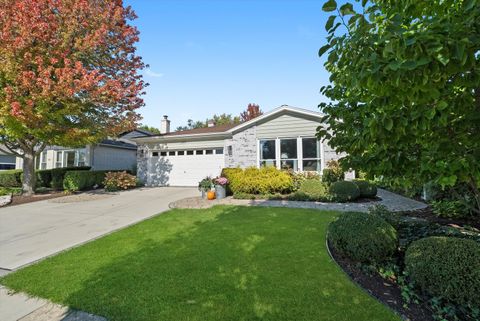 Photo of 335 E HARRISON Street, Elmhurst, IL 60126 (MLS # 12501764)