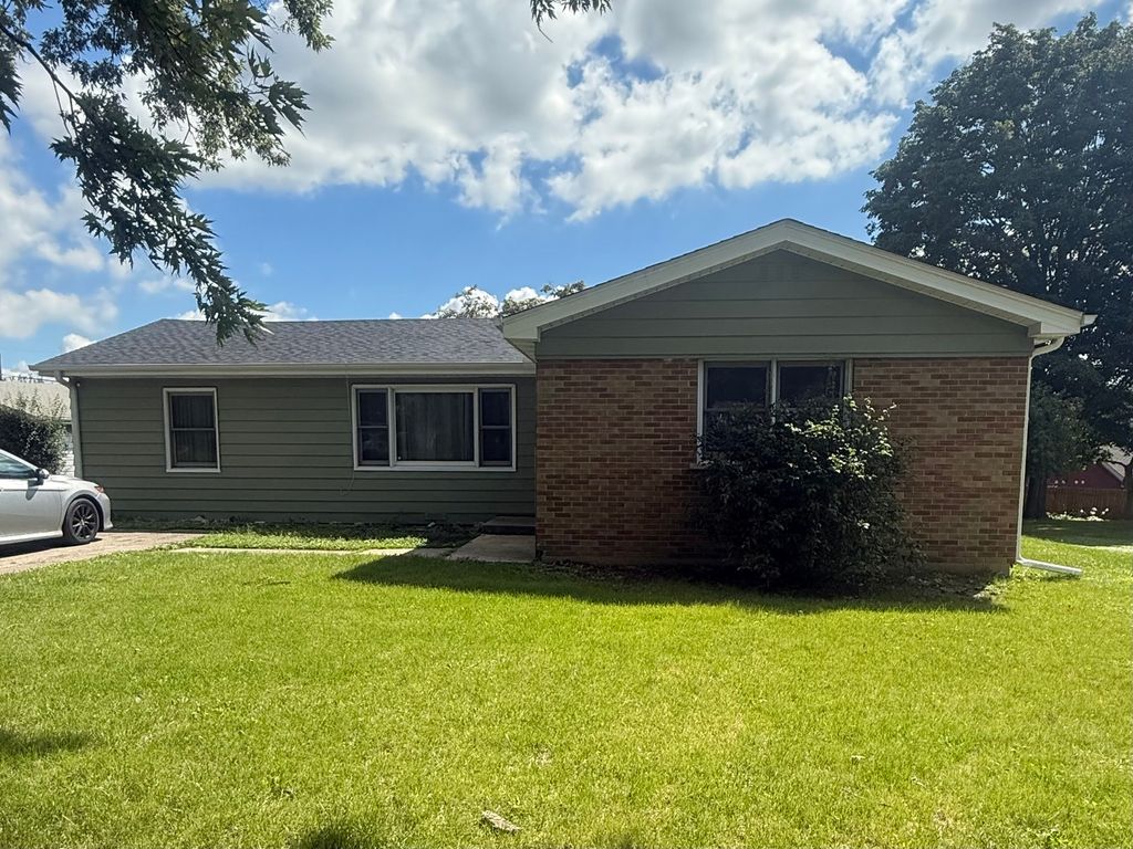 Photo for 355 Hilltop Drive, North Aurora, IL 60542 (MLS # 12502980)