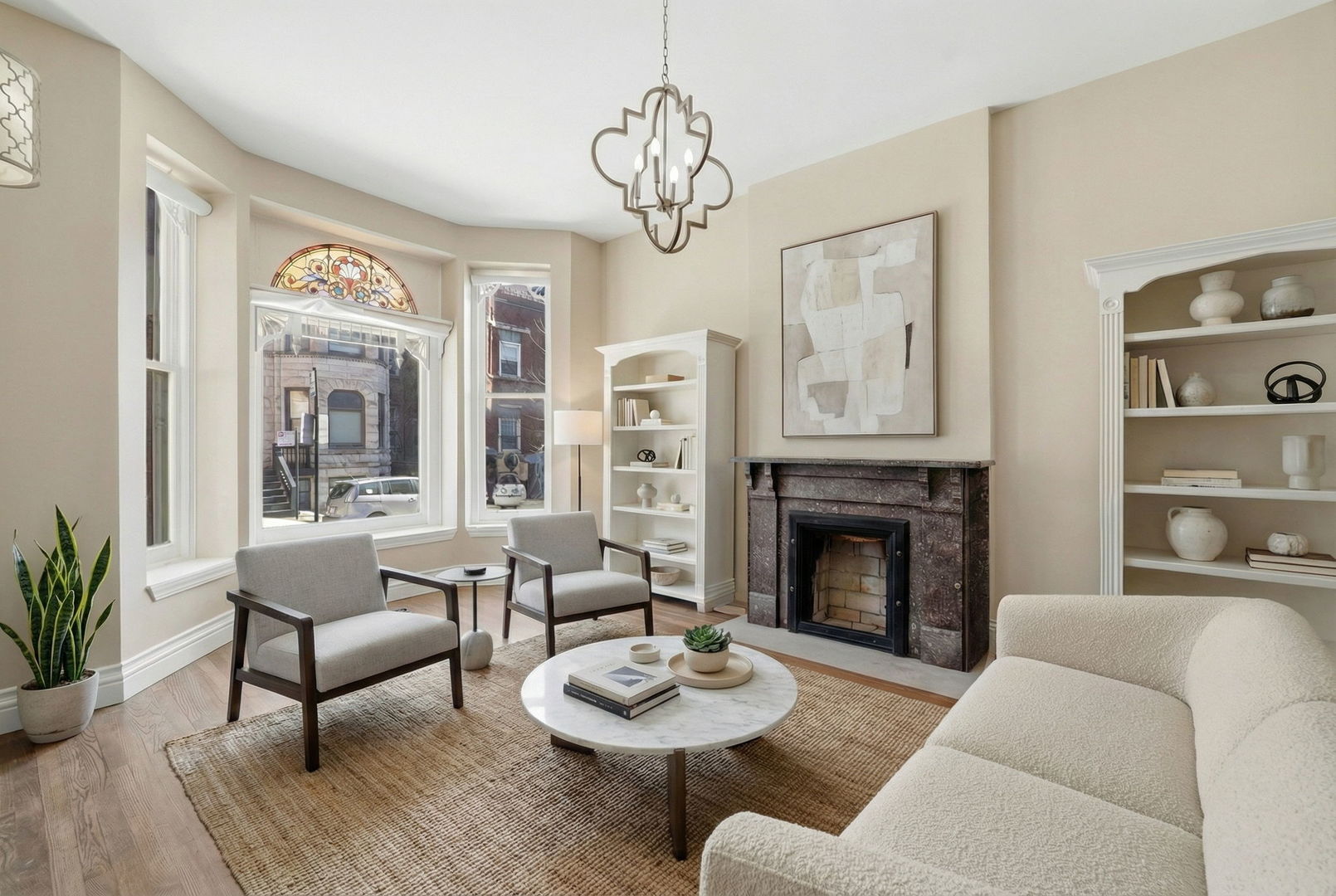 2424 N Geneva Terrace