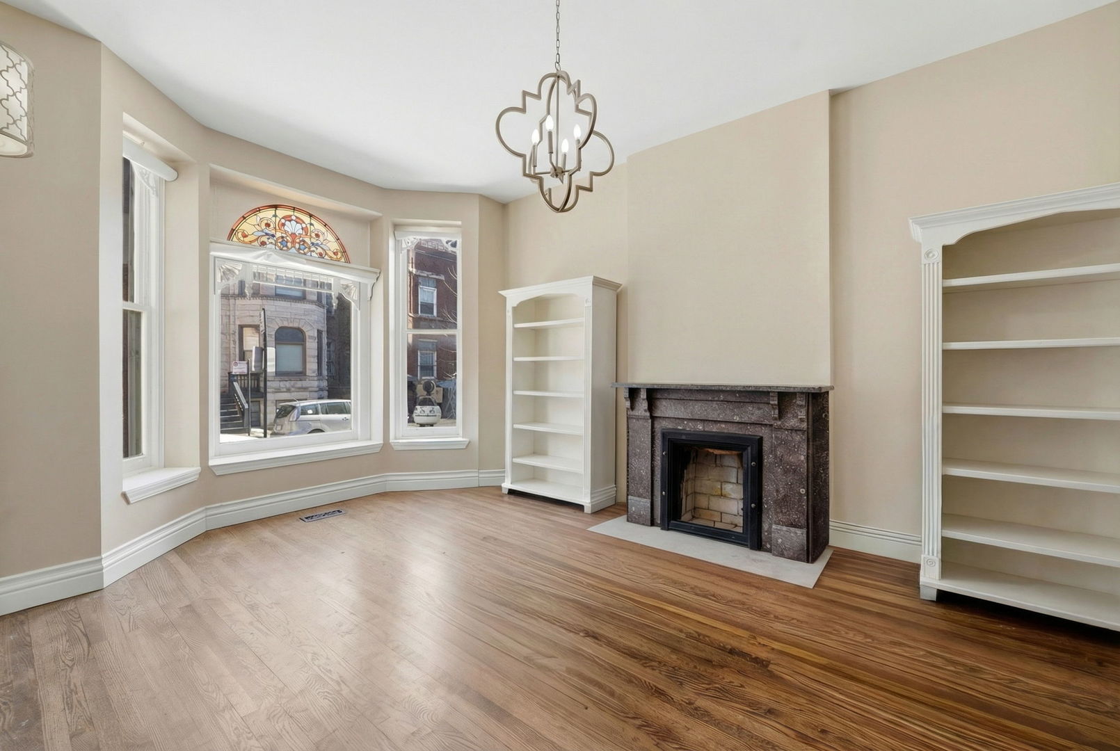 2424 N Geneva Terrace