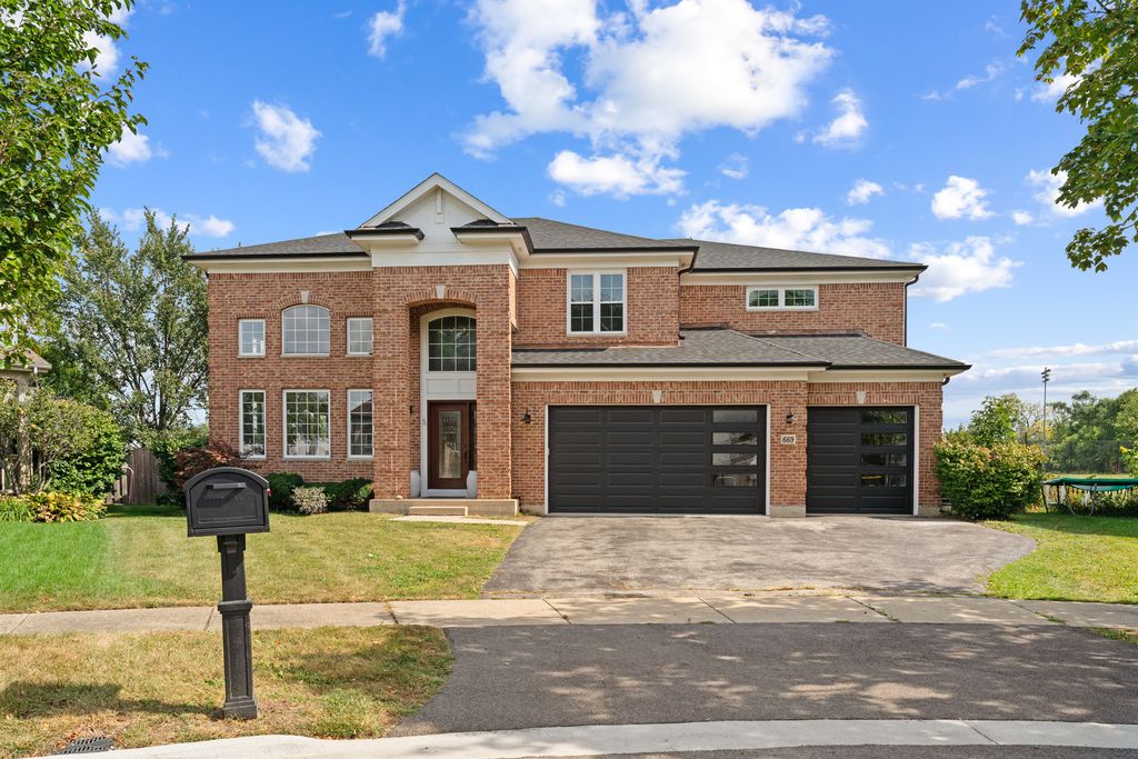 Photo for 669 Redmond Court, Bensenville, IL 60106 (MLS # 12482855)