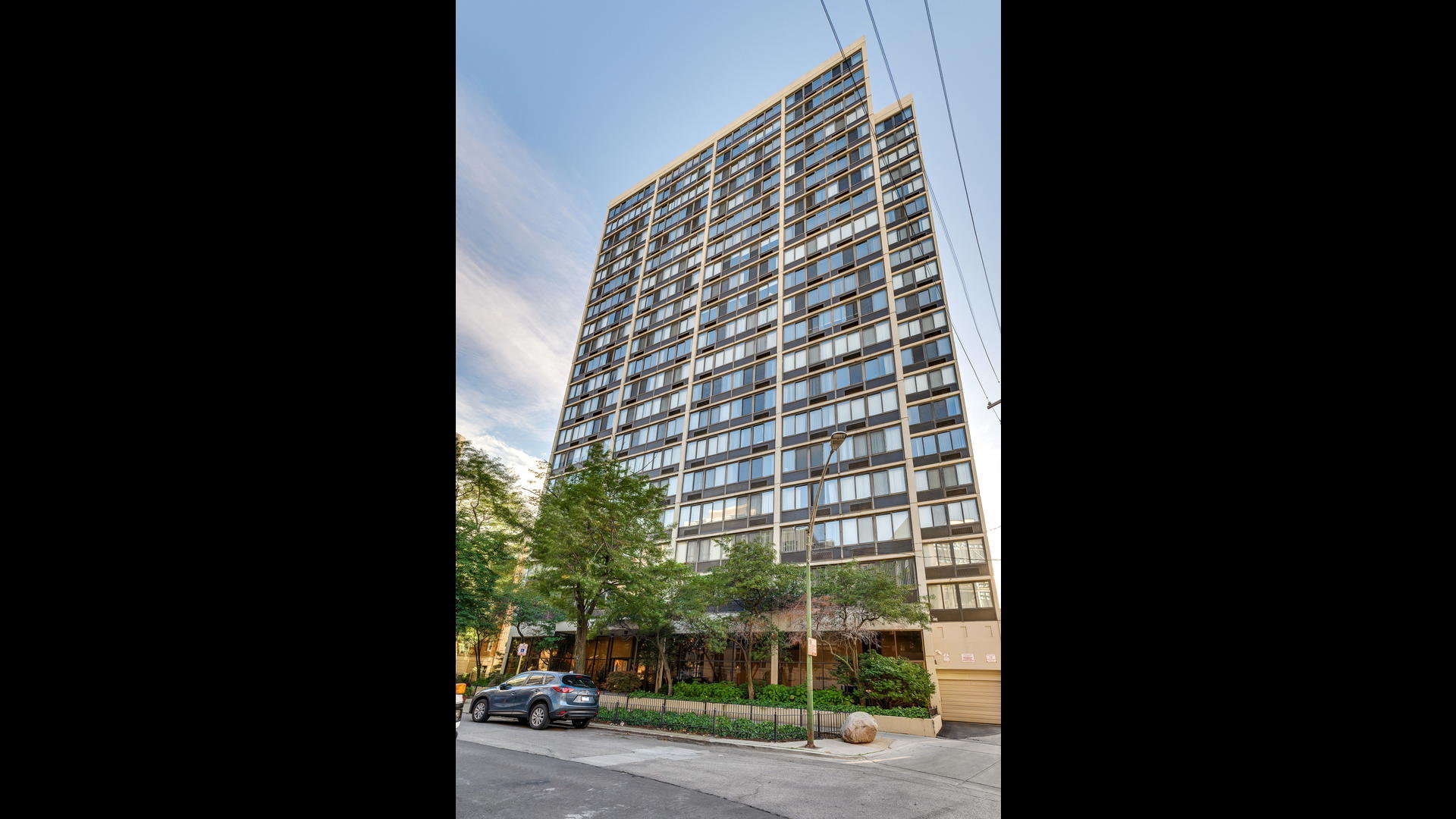 Photo 1 of 24 — 2754 N HAMPDEN Court 2105, Chicago, IL 60614
