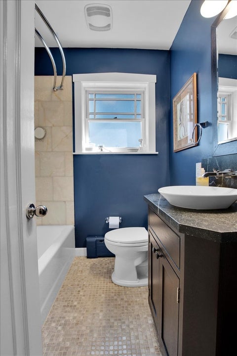 Tiny photo for 5661 N New Hampshire Avenue, Chicago, IL 60631 (MLS # 12704652)