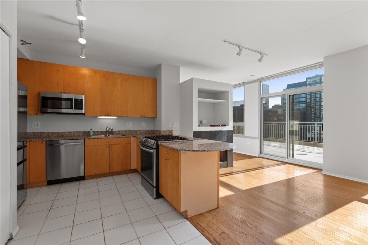 701 S Wells Street 803