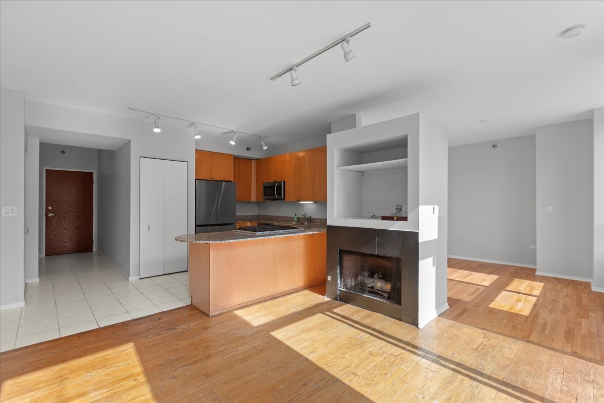 701 S Wells Street 803