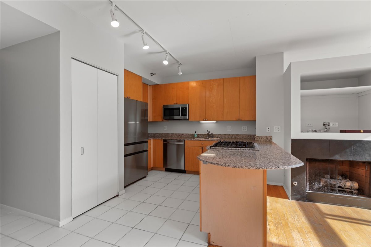 701 S Wells Street 803