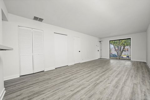 Tiny photo for 475 S BELMONT Avenue #1, Elgin, IL 60123 (MLS # 12487970)