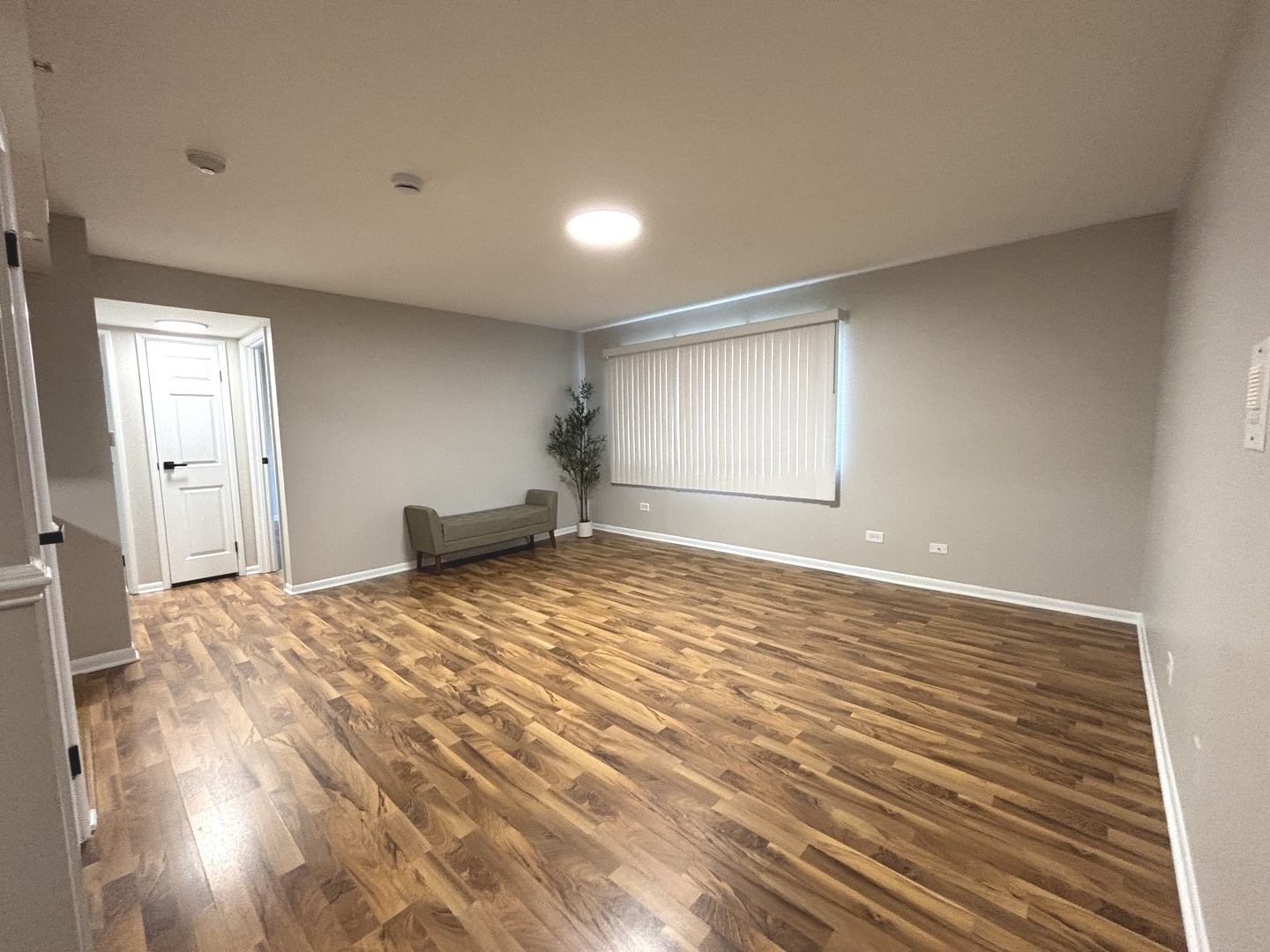 10437 Natoma Avenue 4