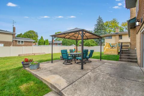 Tiny photo for 341 E Madison Street, Elmhurst, IL 60126 (MLS # 12464336)