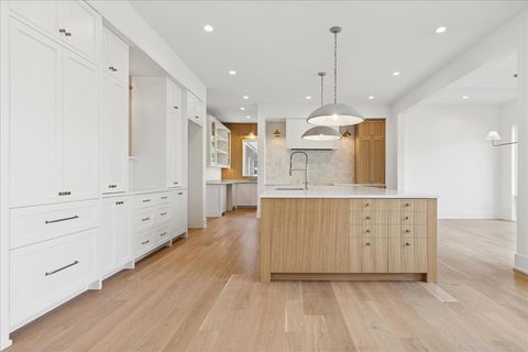 Tiny photo for 580 S Kearsage Avenue, Elmhurst, IL 60126 (MLS # 12452441)