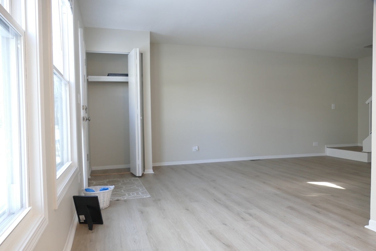 328 Farmingdale Circle