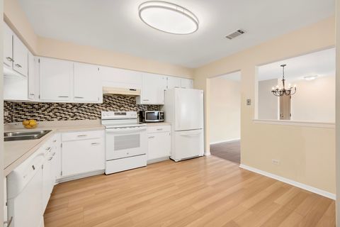 Tiny photo for 714 Walnut Drive #405, Darien, IL 60561 (MLS # 12596377)