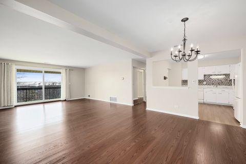 Tiny photo for 714 Walnut Drive #405, Darien, IL 60561 (MLS # 12596377)