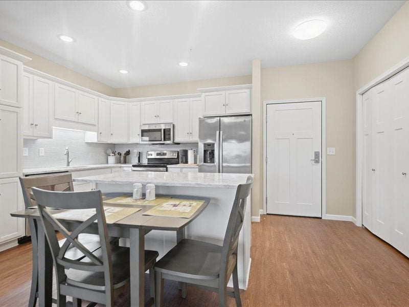 2592 Middle Road 217