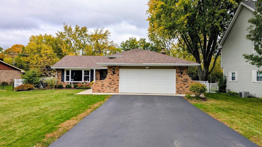 Photo for 443 Illinois Road, Frankfort, IL 60423 (MLS # 12502352)