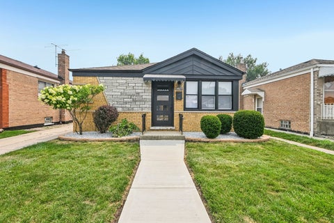 Photo of 3827 W Hayford Street, Chicago, IL 60652 (MLS # 12703160)