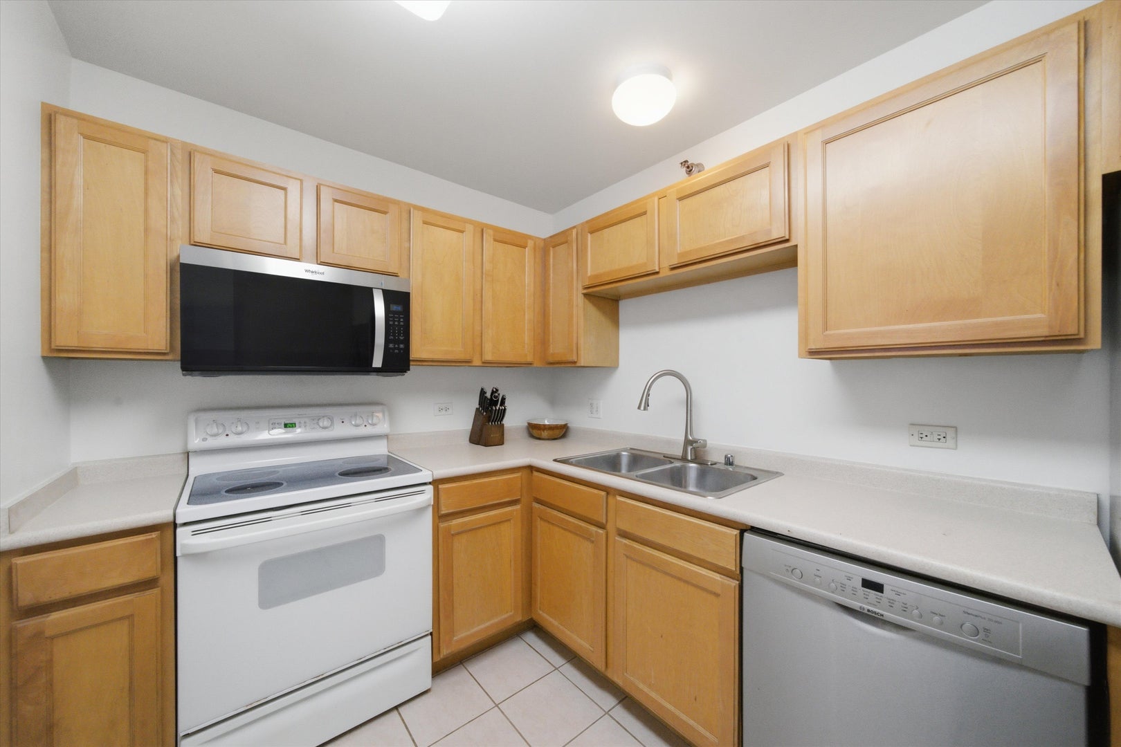 345 N LaSalle Street 1109