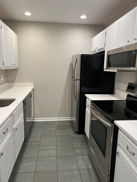 Tiny photo for 2600 Windsor Mall #2E, Park Ridge, IL 60068 (MLS # 12766461)
