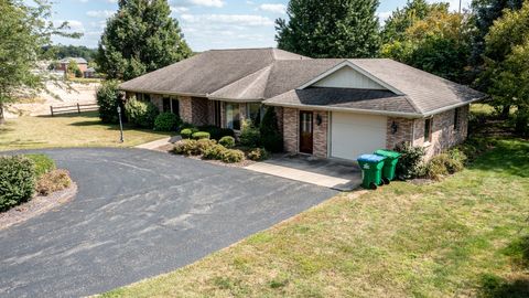 Photo of 154 E US 34 Highway, Mendota, IL 61342 (MLS # 12526684)