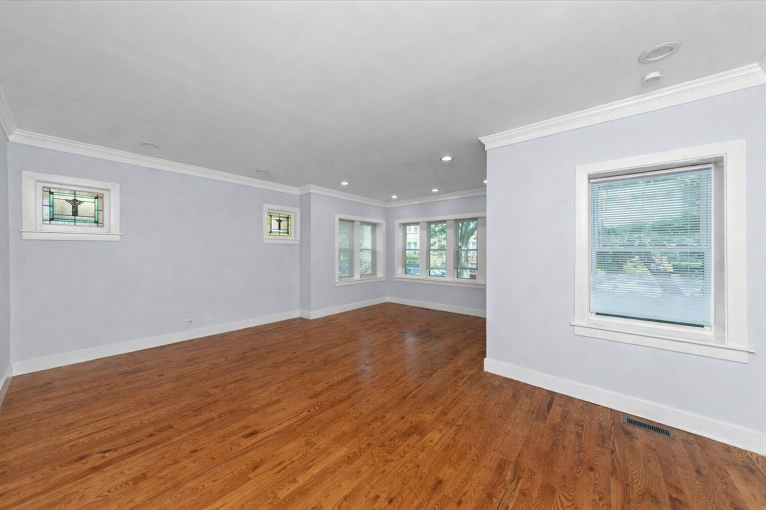 4912 N WASHTENAW Avenue 1