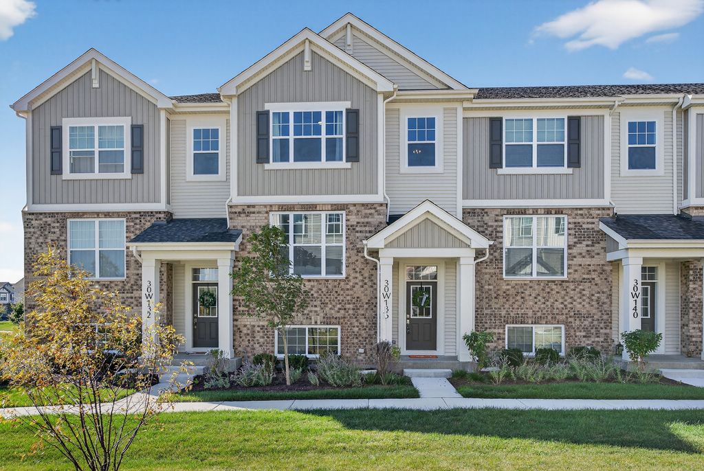 Photo for 30W136 Wheeler Circle, Warrenville, IL 60563 (MLS # 12475416)