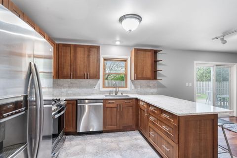 Tiny photo for 514 Brookwood Trail, McHenry, IL 60050 (MLS # 12635319)